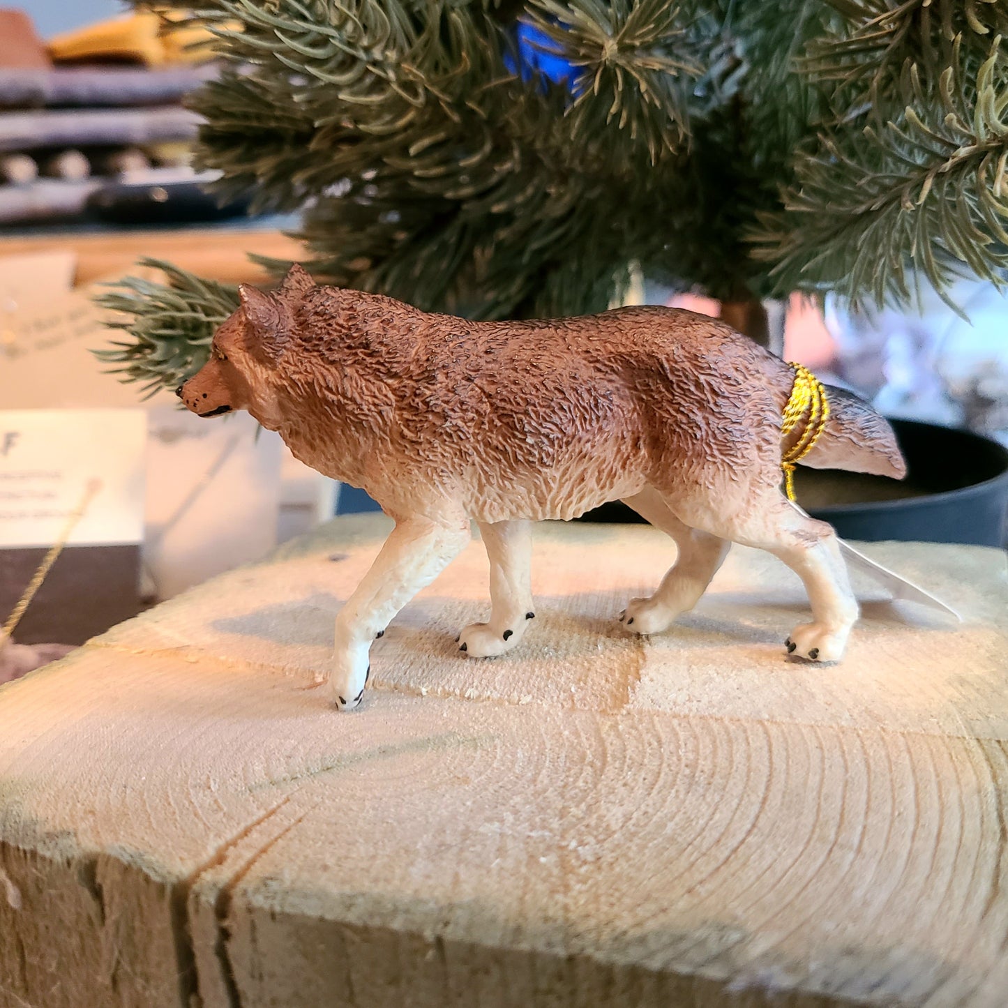 Wolf-Spielzeug/Figur – Braun